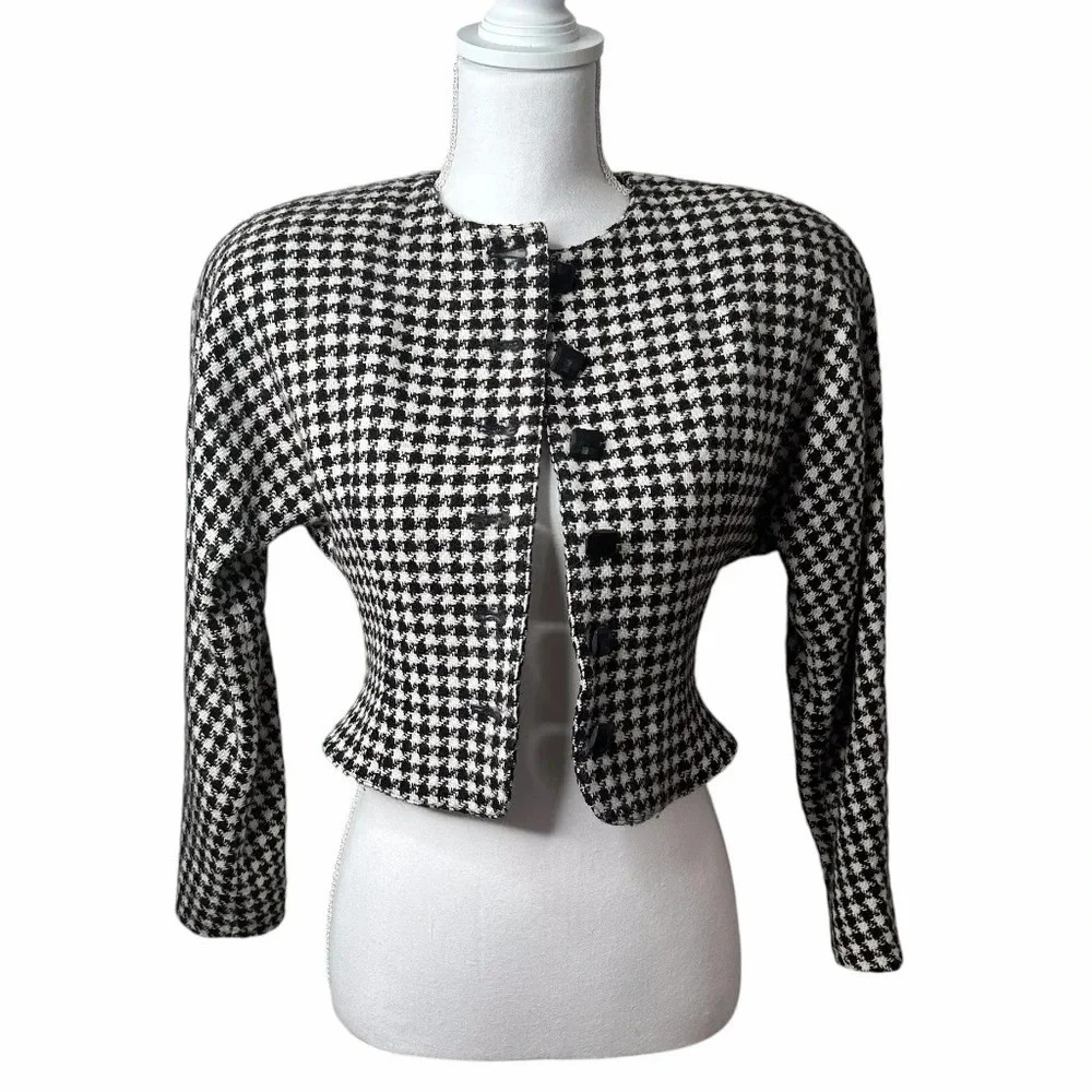 ANNE KLEIN II Cropped white and black cashmere/wool blend blazer size 2